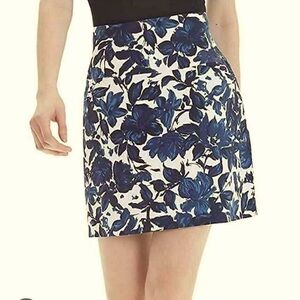 SC & Co. 360 degree tummy control blue floral skort. Size Small